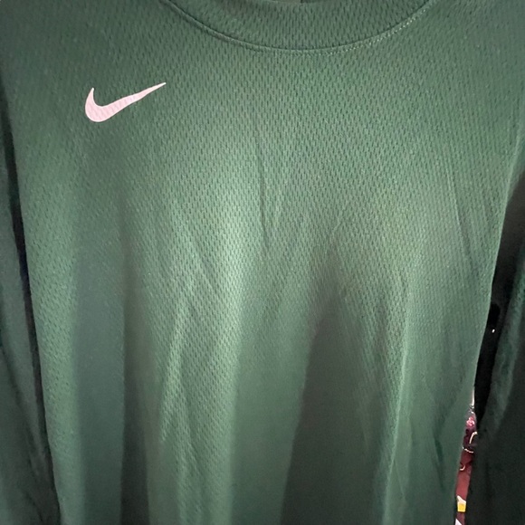 Nike women’s Athletic LS Tops size large - Picture 5 of 11